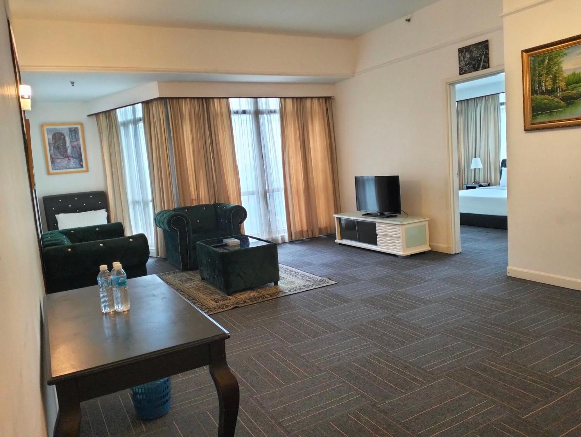 Luxy Service At Times Square Kl