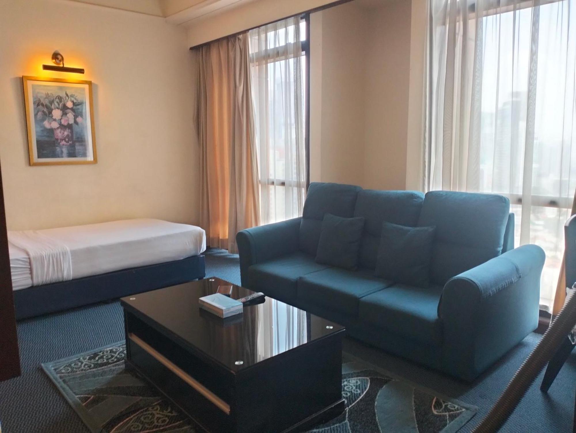 Luxy Service At Times Square Kl Apartment
