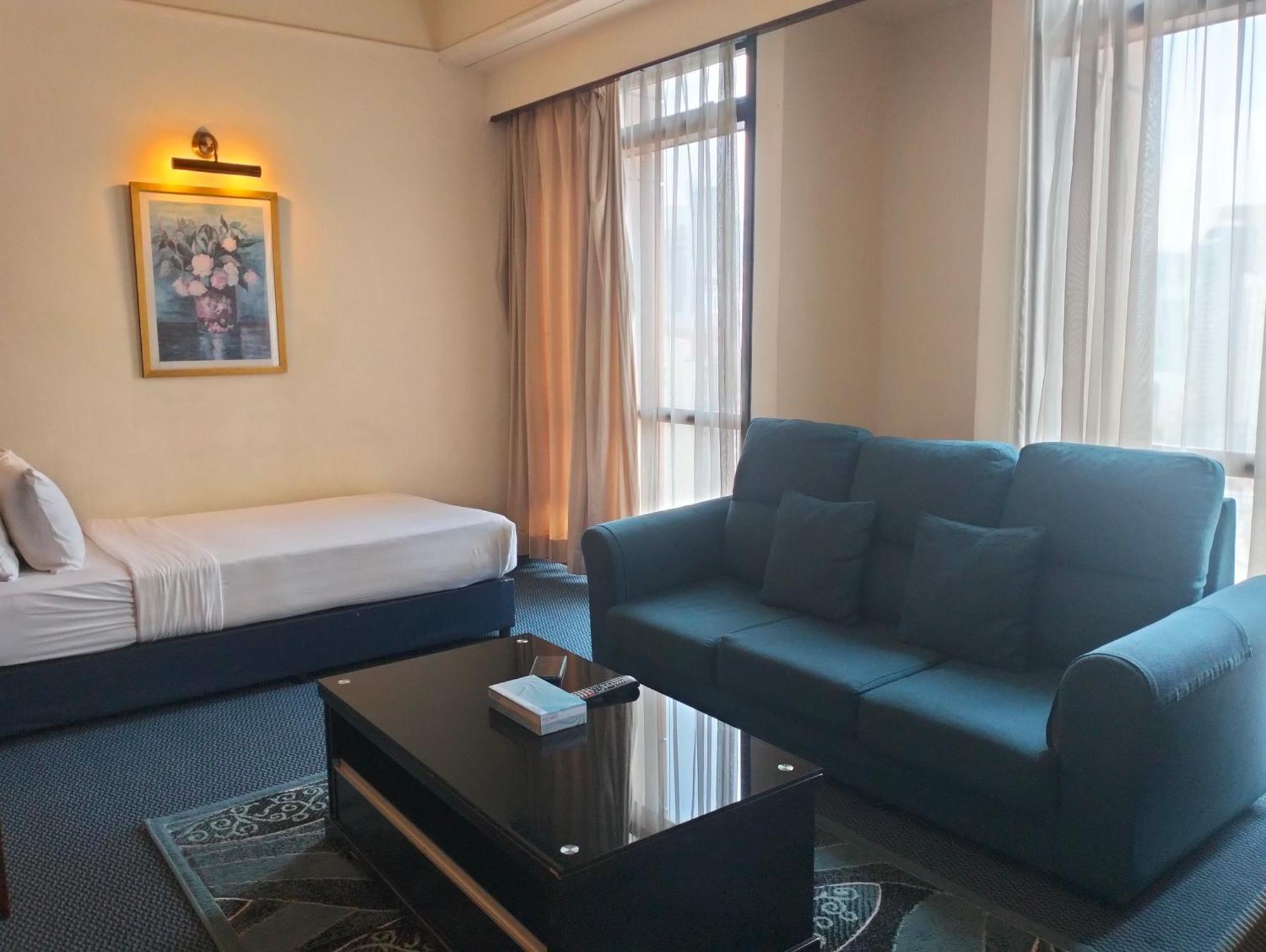 Luxy Service At Times Square Kl