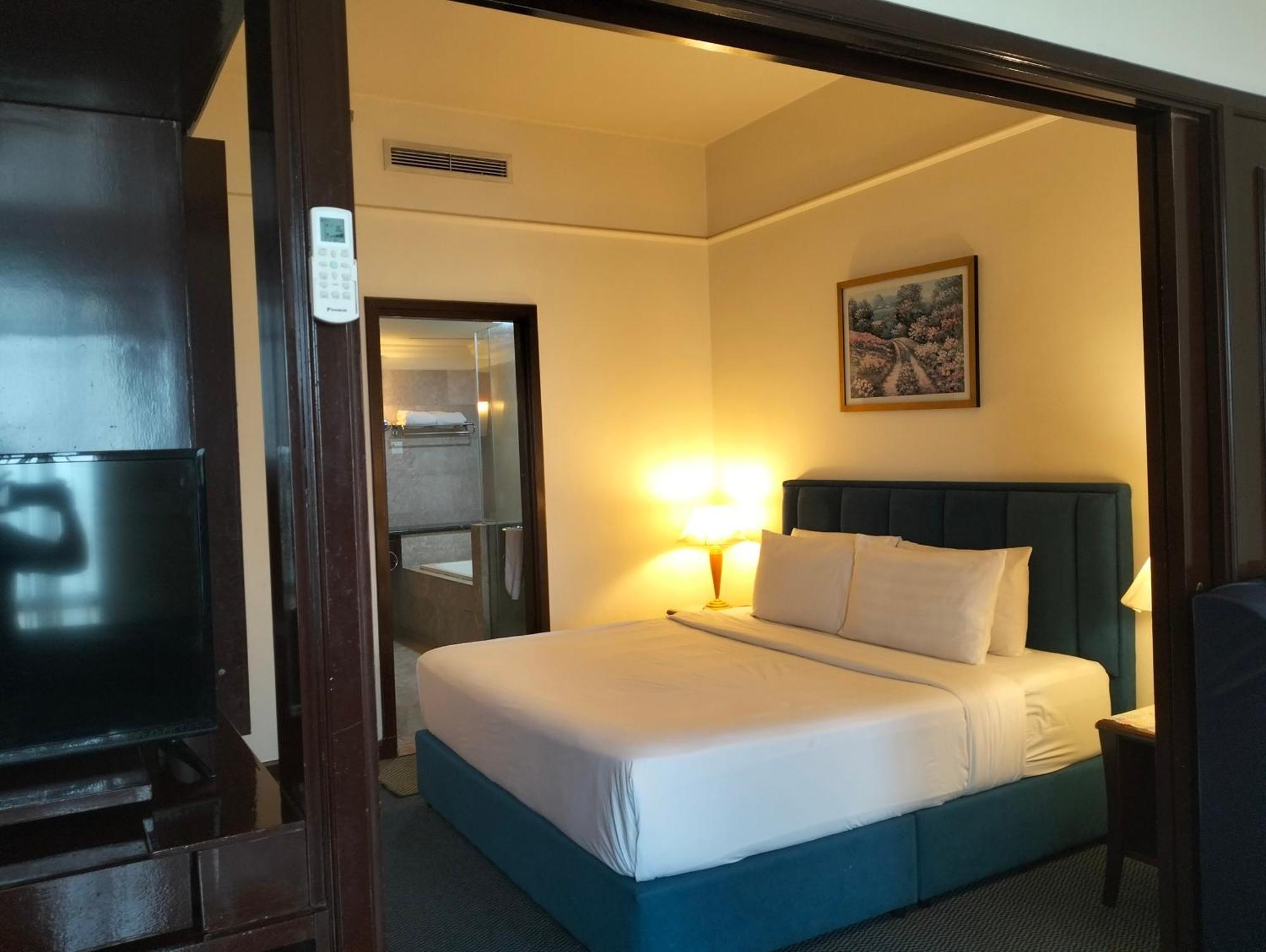 Luxy Service At Times Square Kl Apartment