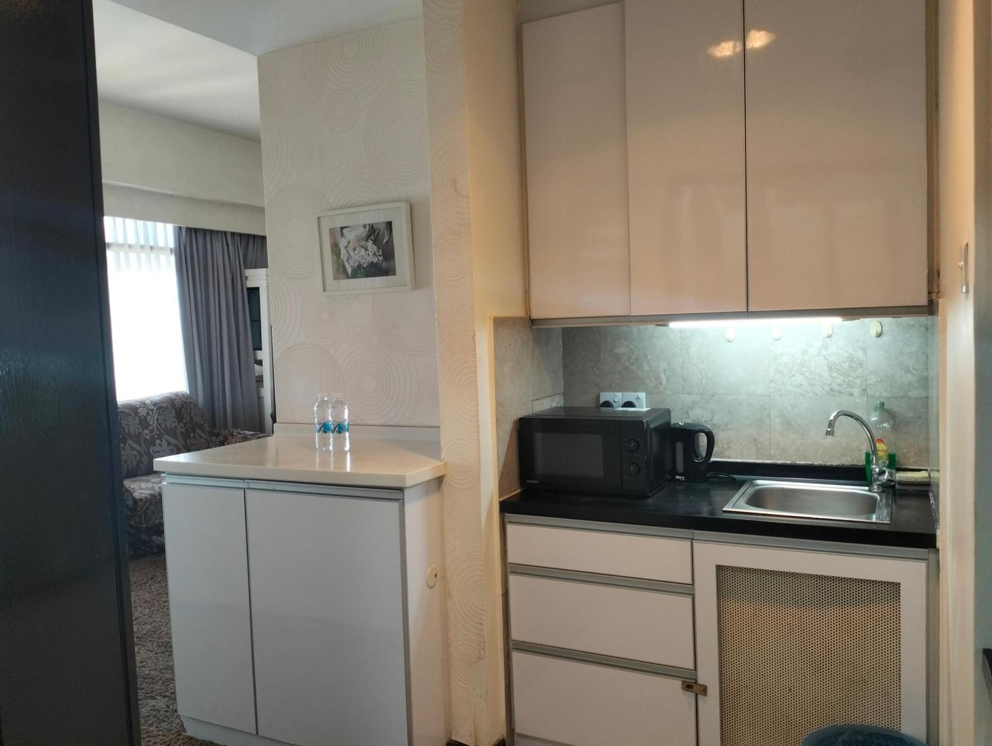 Luxy Service At Times Square Kl *