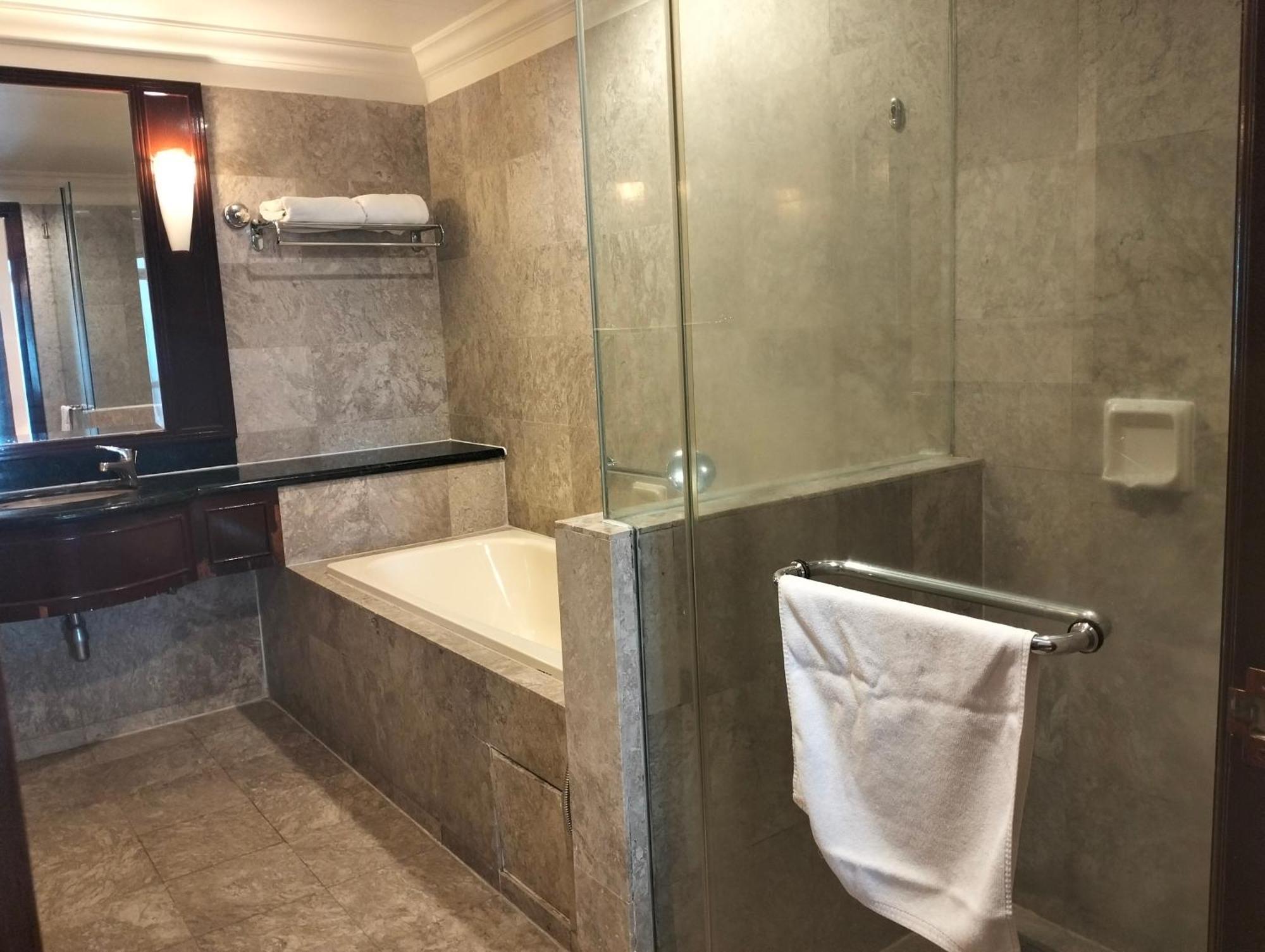 Luxy Service At Times Square Kl Apartment