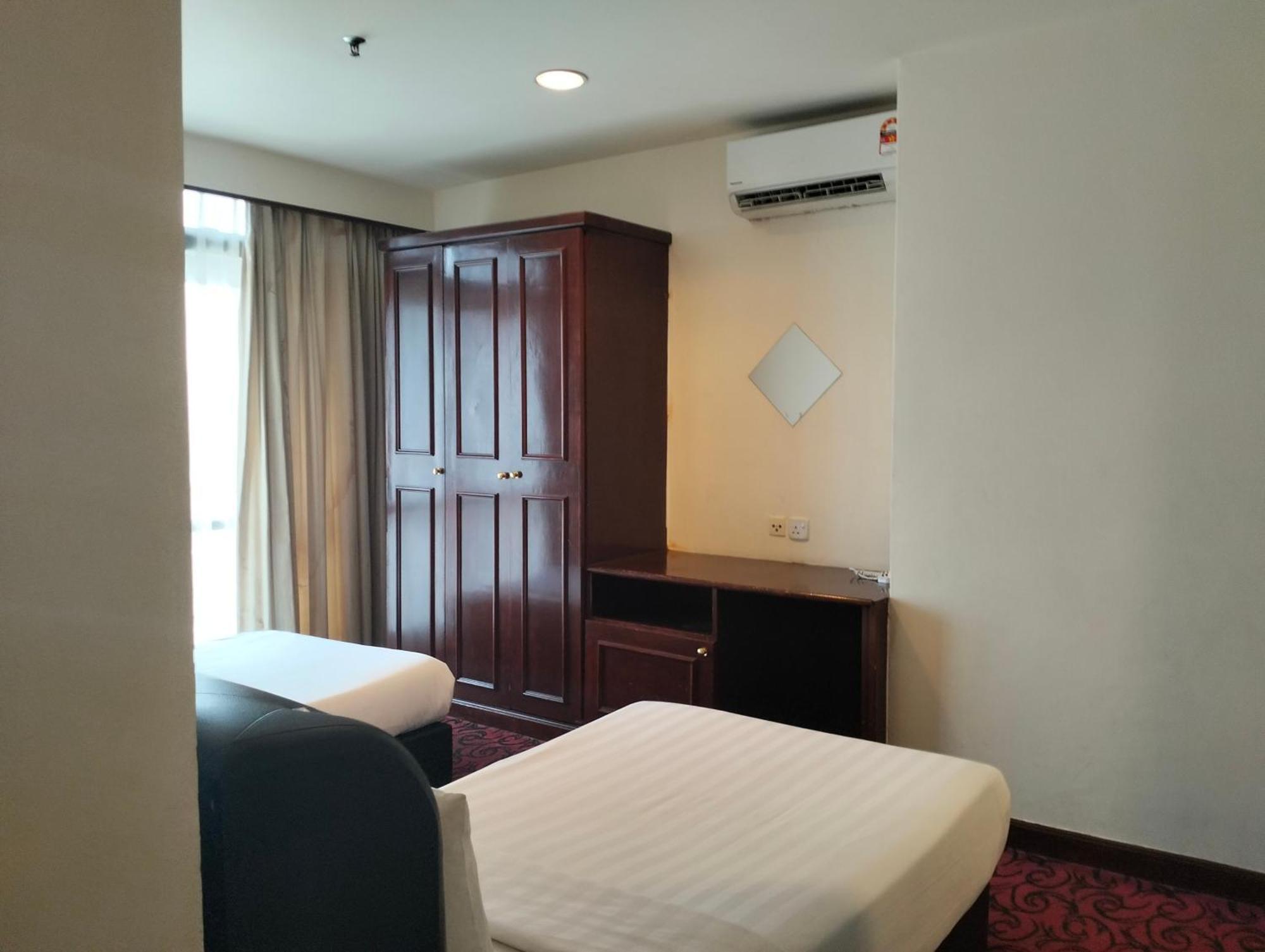 Luxy Service At Times Square Kl *