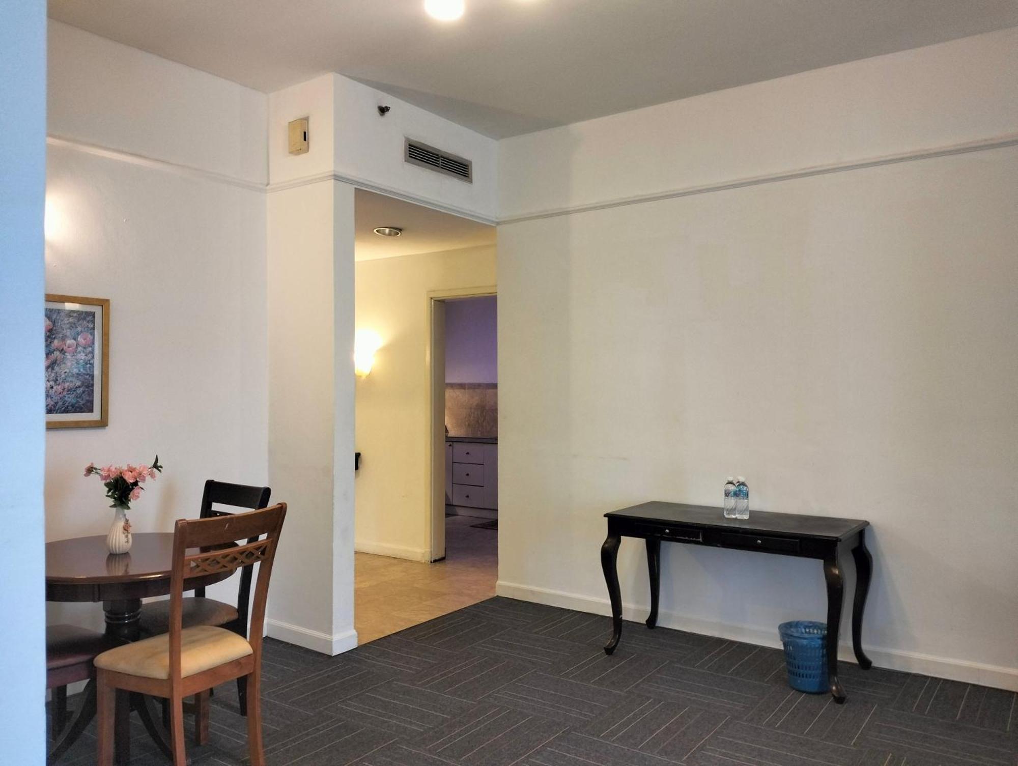 Luxy Service At Times Square Kl Apartment