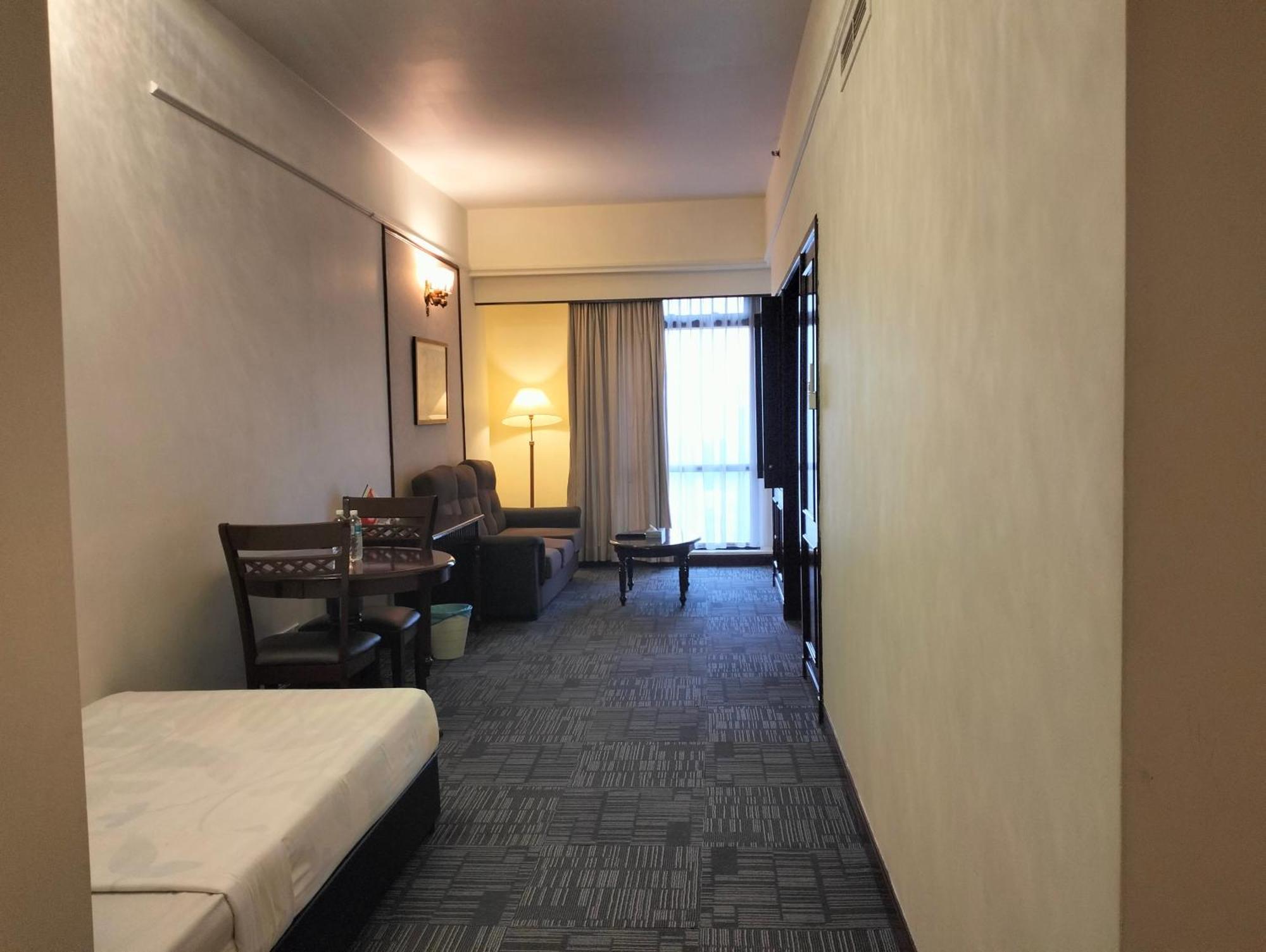 Luxy Service At Times Square Kl Apartment